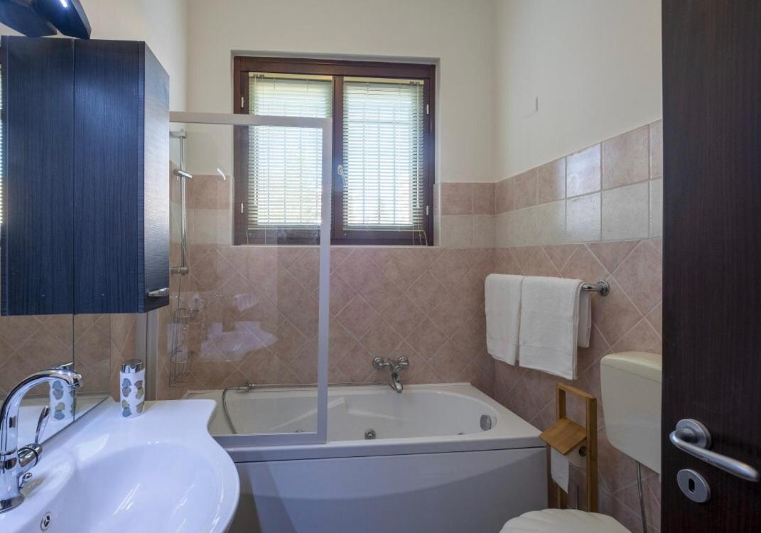 Appartamento In Villa Con Giardino A 300M Dal Lago Maggiore Castelletto sopra Ticino Exteriér fotografie